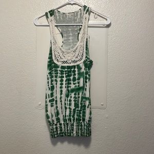 Woman’s green and white sleeveless Maurice’s shirt. Small
